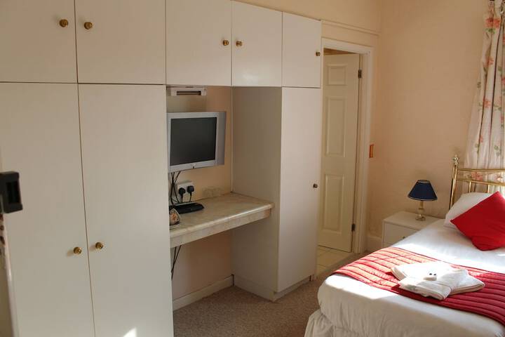 Room 6 of 45