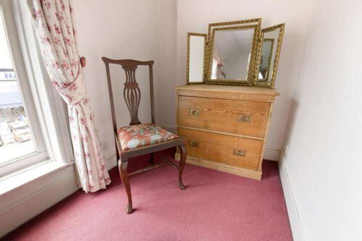 Room 3 of 32