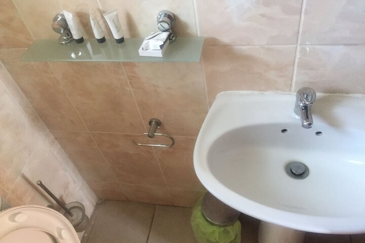 Room 18 of 94