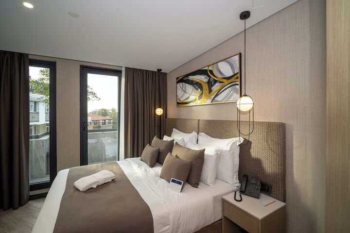 Room 52 of 170