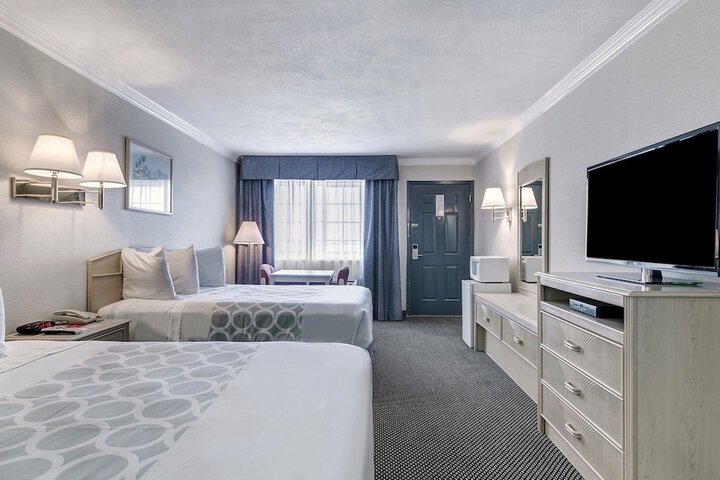 Room 5 of 28