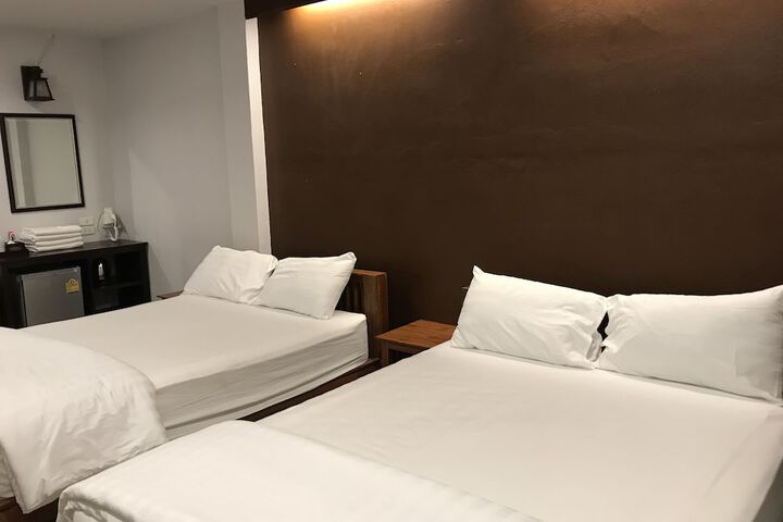 Room 6 of 33