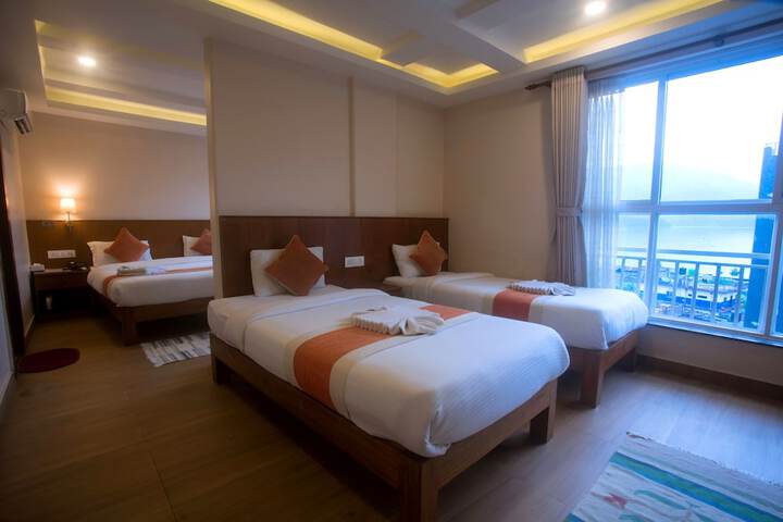 Room 4 of 25