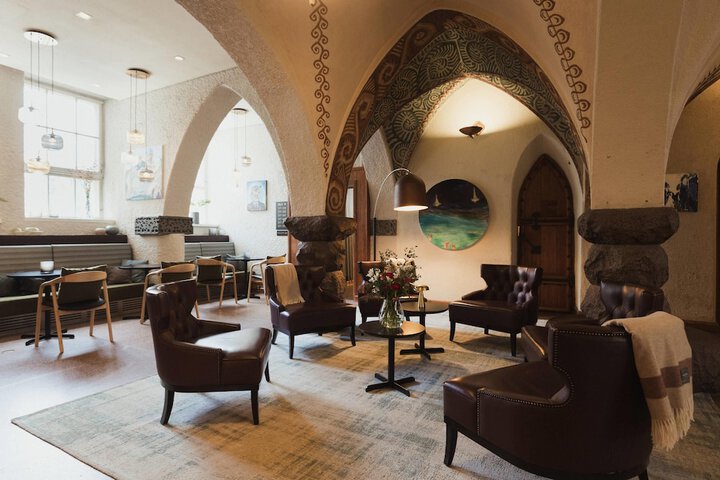 Entrance & Lobby