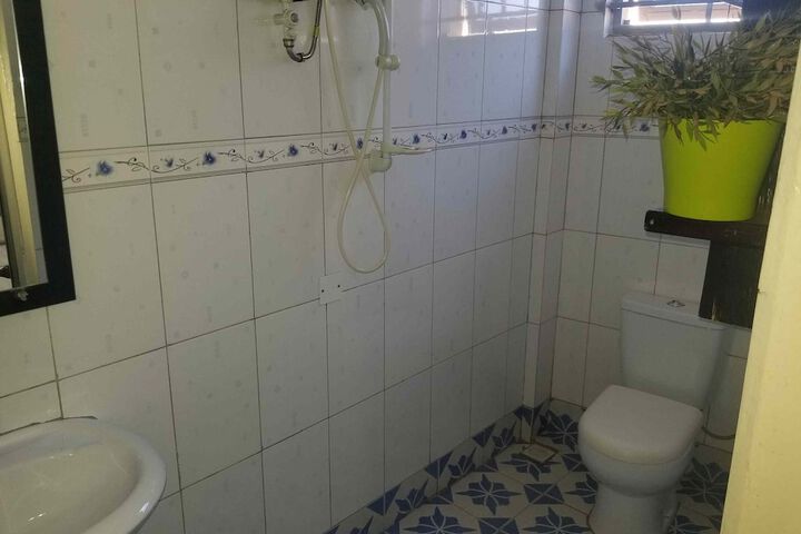 Room 6 of 9