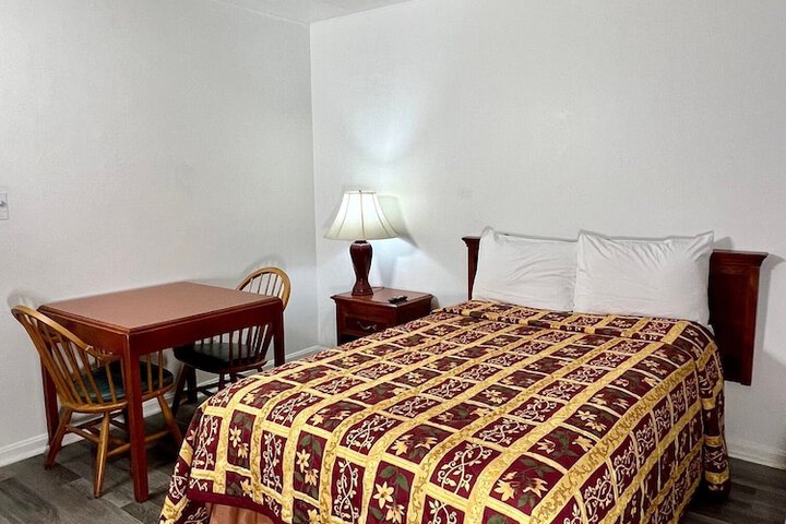 Room 7 of 18