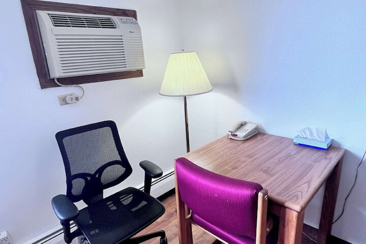 Room 7 of 33