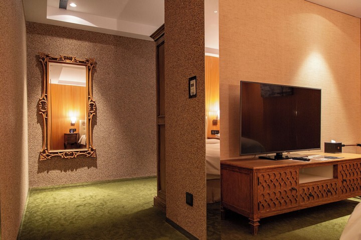 Room 17 of 80