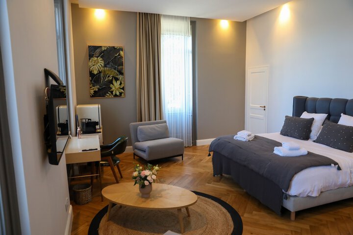 Room 8 of 60