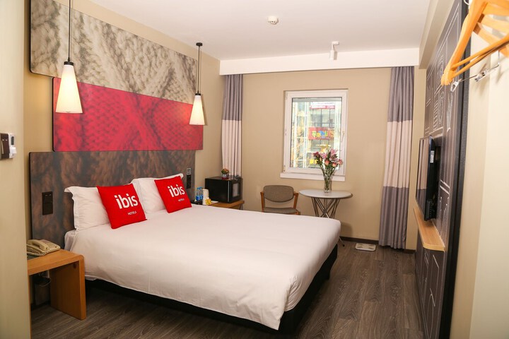 Room 8 of 38