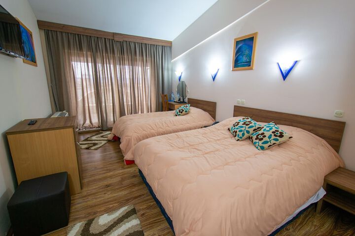 Room 28 of 61