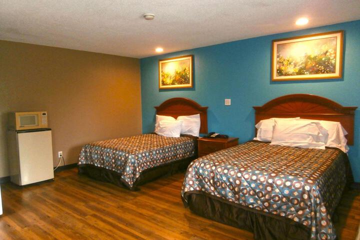 2 Double Beds (6 of 9)