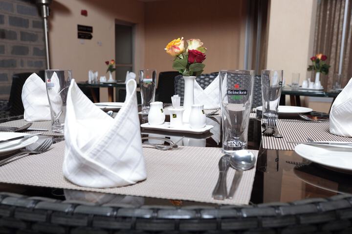 Dining 9 of 19