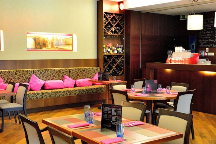 Guest Lobby