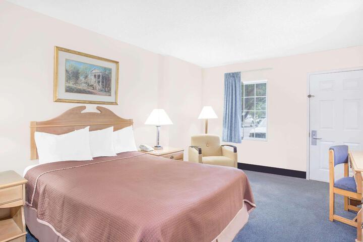 2 Queen Beds (15 of 15)