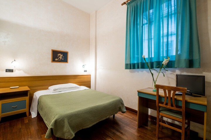 Room 9 of 36