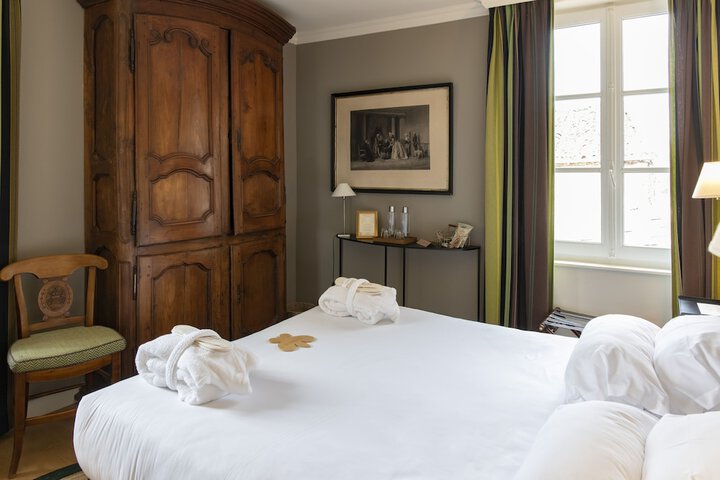 Room 8 of 40