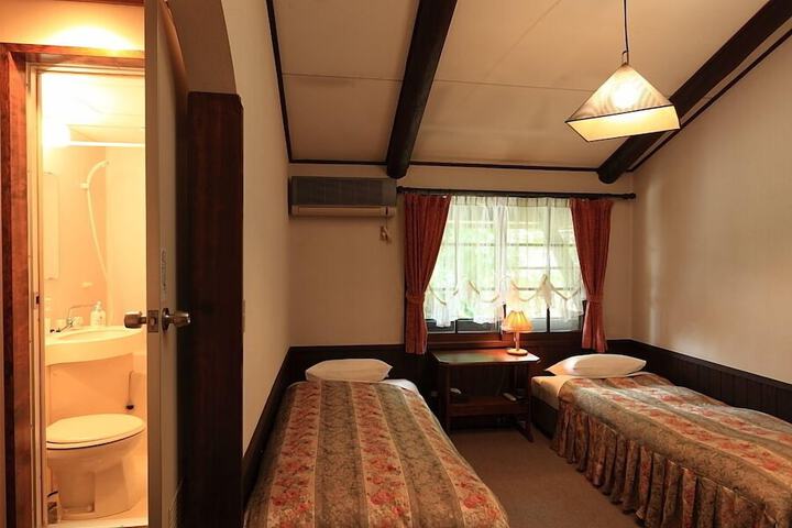 Room 8 of 25