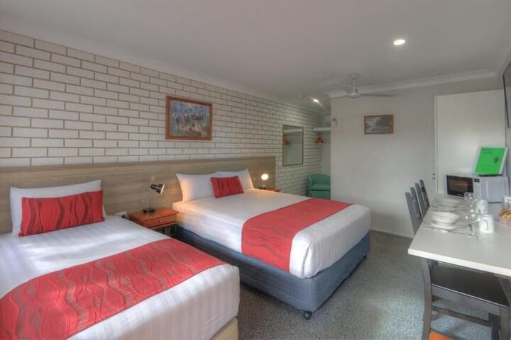 Room 6 of 18