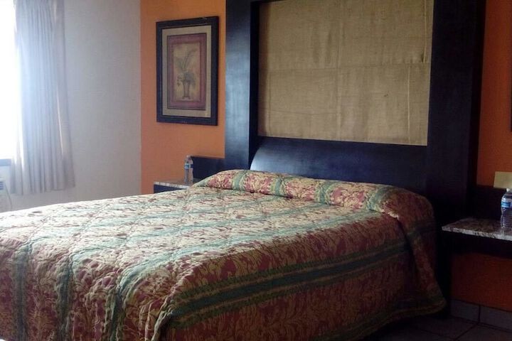 Room 6 of 24