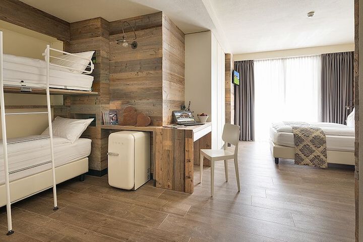 Room 9 of 162