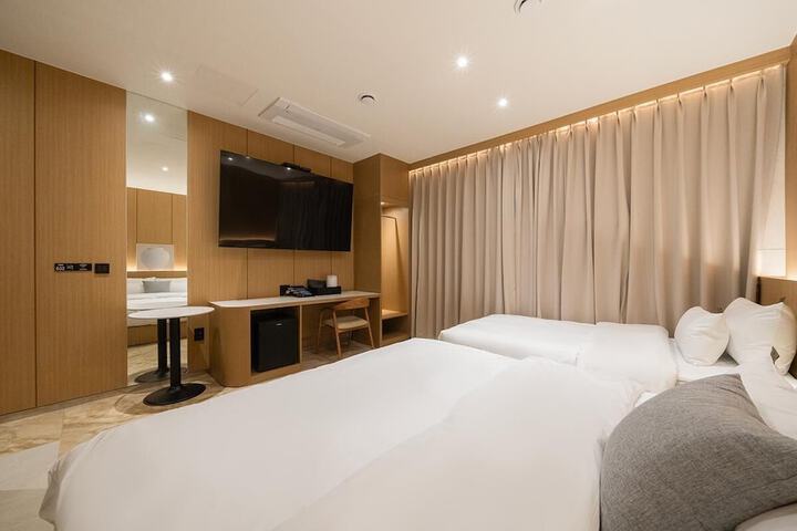 Room 44 of 73