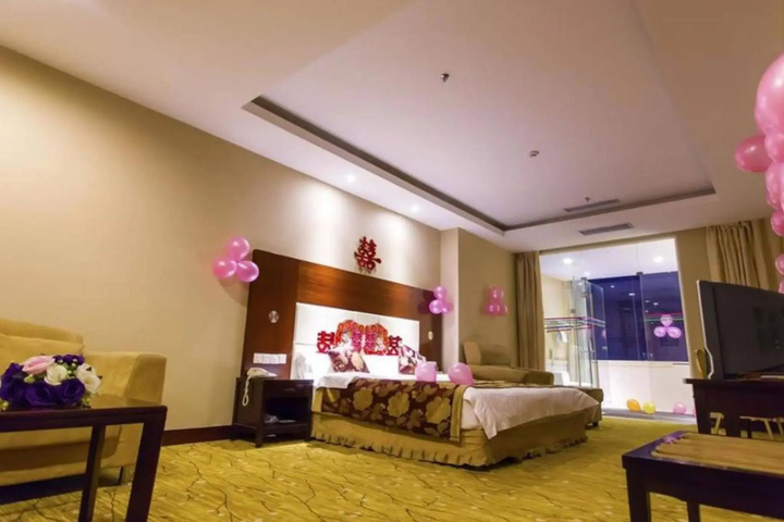 Enjoying International Hotel
