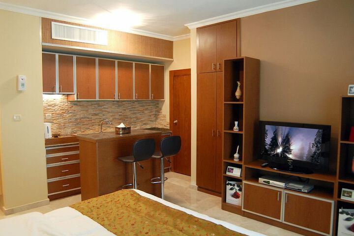 Room 5 of 17