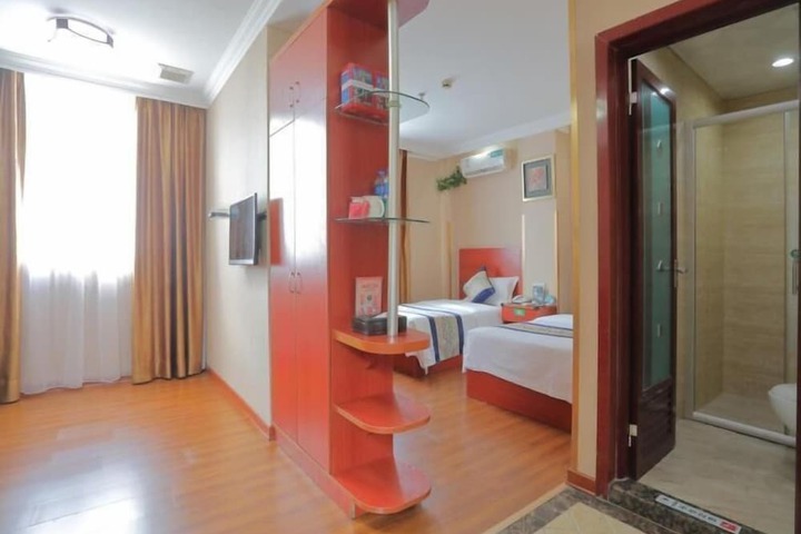 Room 18 of 60