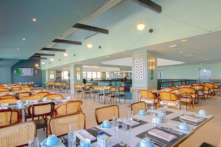 Dining 66 of 77