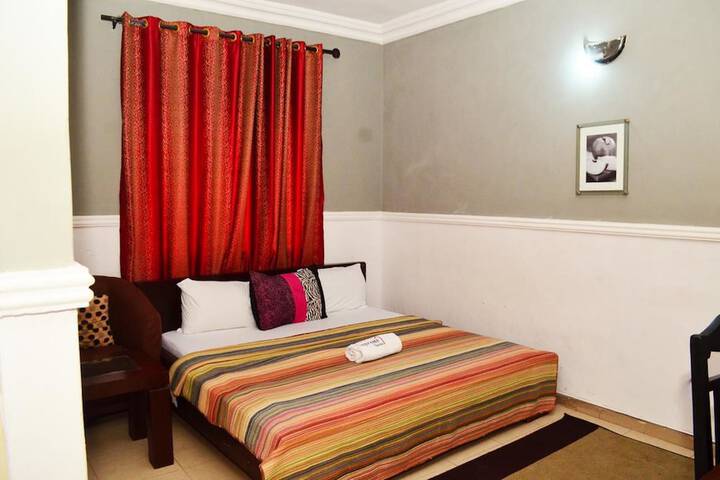 Room 8 of 19