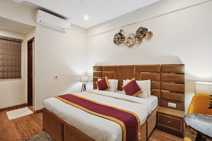 Room 13 of 26