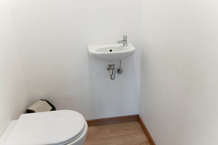 Room 46 of 99