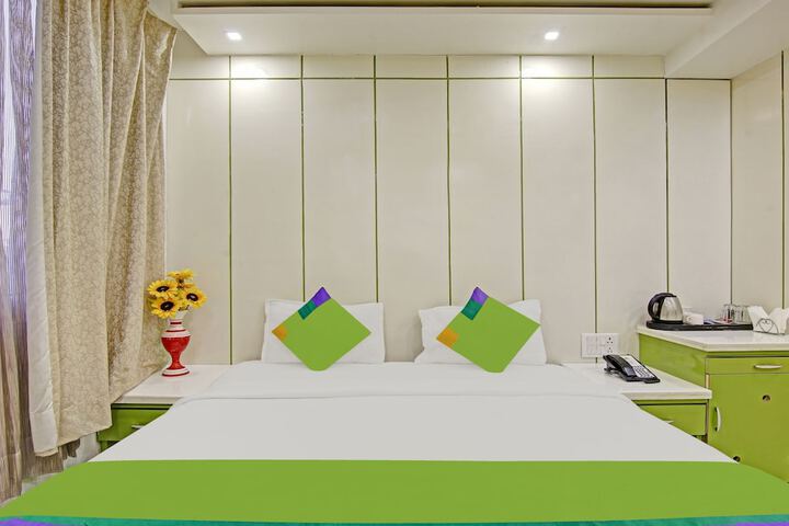 Room 17 of 38