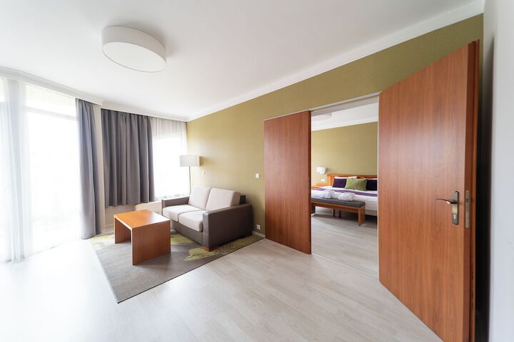 Room 13 of 93
