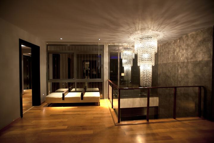 Room 4 of 28
