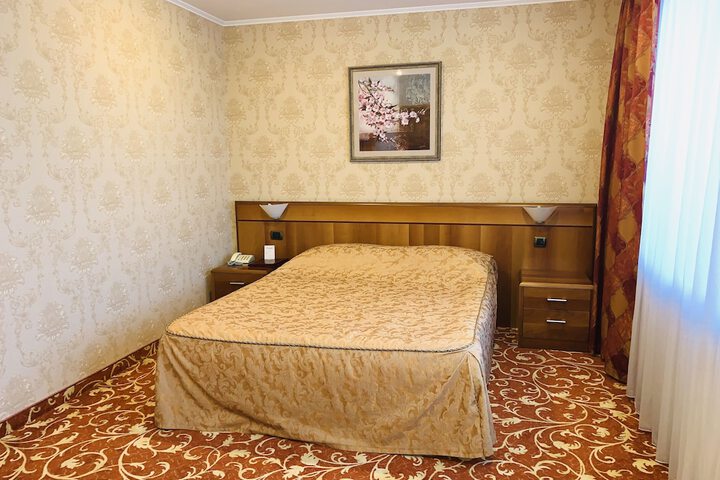 Room 10 of 61