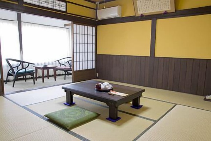 Room 7 of 14