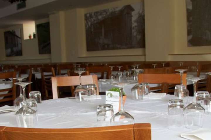 Dining 51 of 78