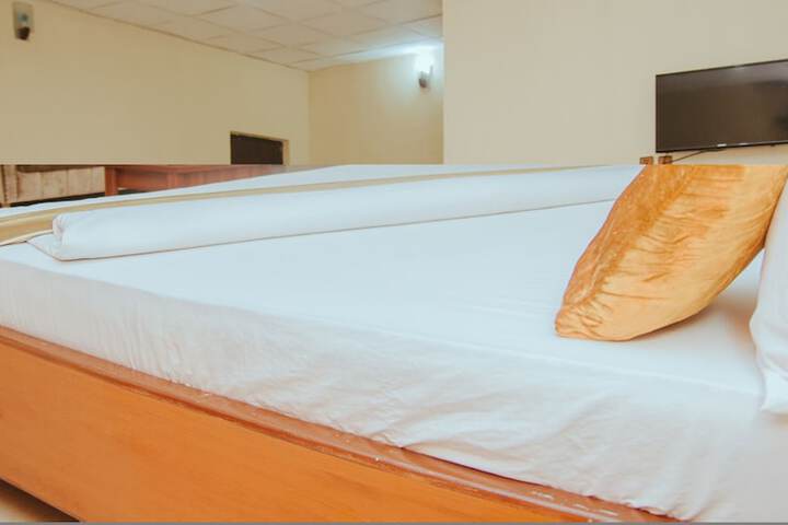 Room 4 of 27