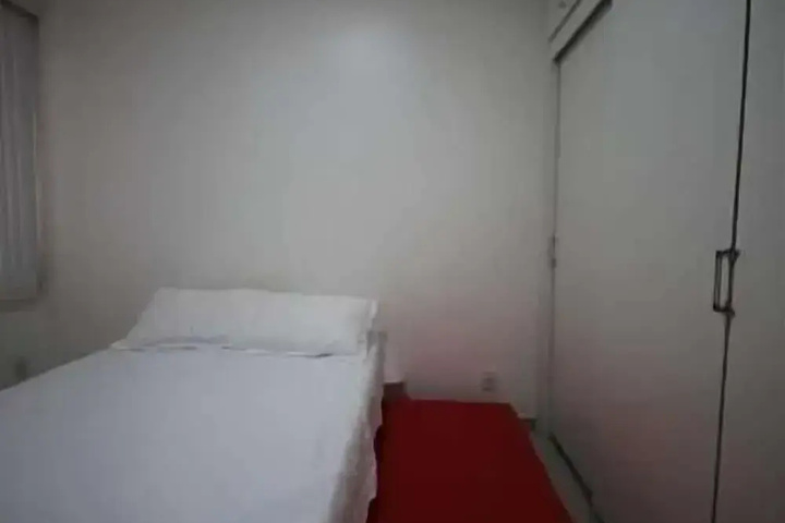 Room 2 of 10