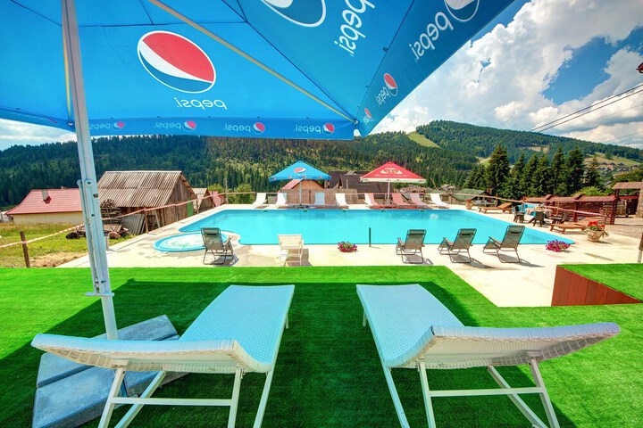 Pool 25 of 43