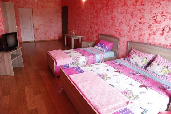 Room 4 of 32