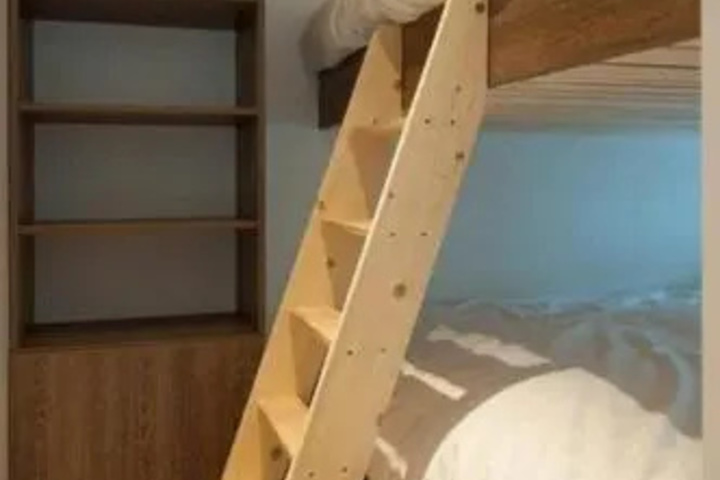 Room 5 of 15