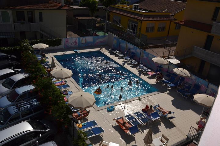 Pool 25 of 94