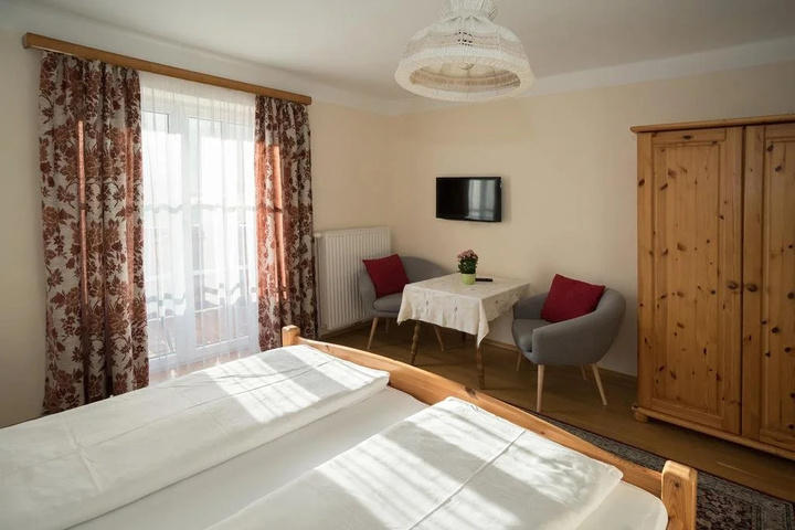 Room 4 of 20