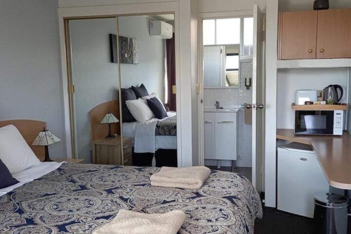 Room 27 of 52
