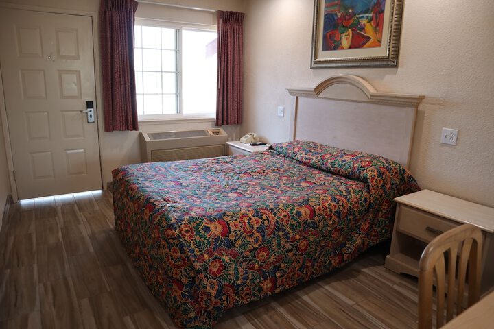 Room 10 of 20