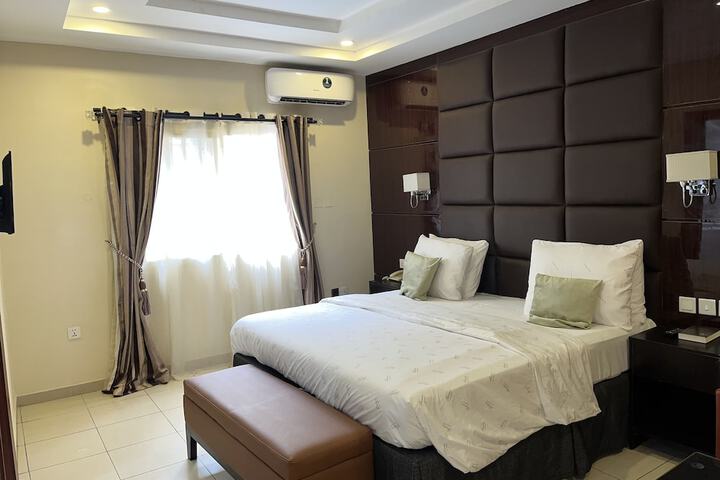 Room 16 of 38