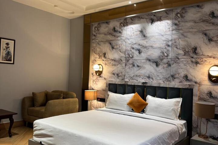 Room 5 of 22